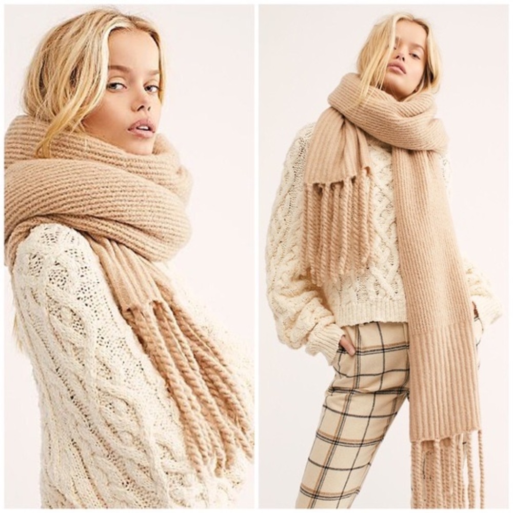 Free People Jaden Ribbed Oversized Chunky Knit Fringe Scarf Wrap Pale Mauve Pink